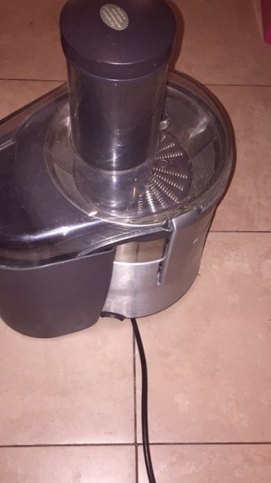 Продам соковыжималку Kenwood JE810