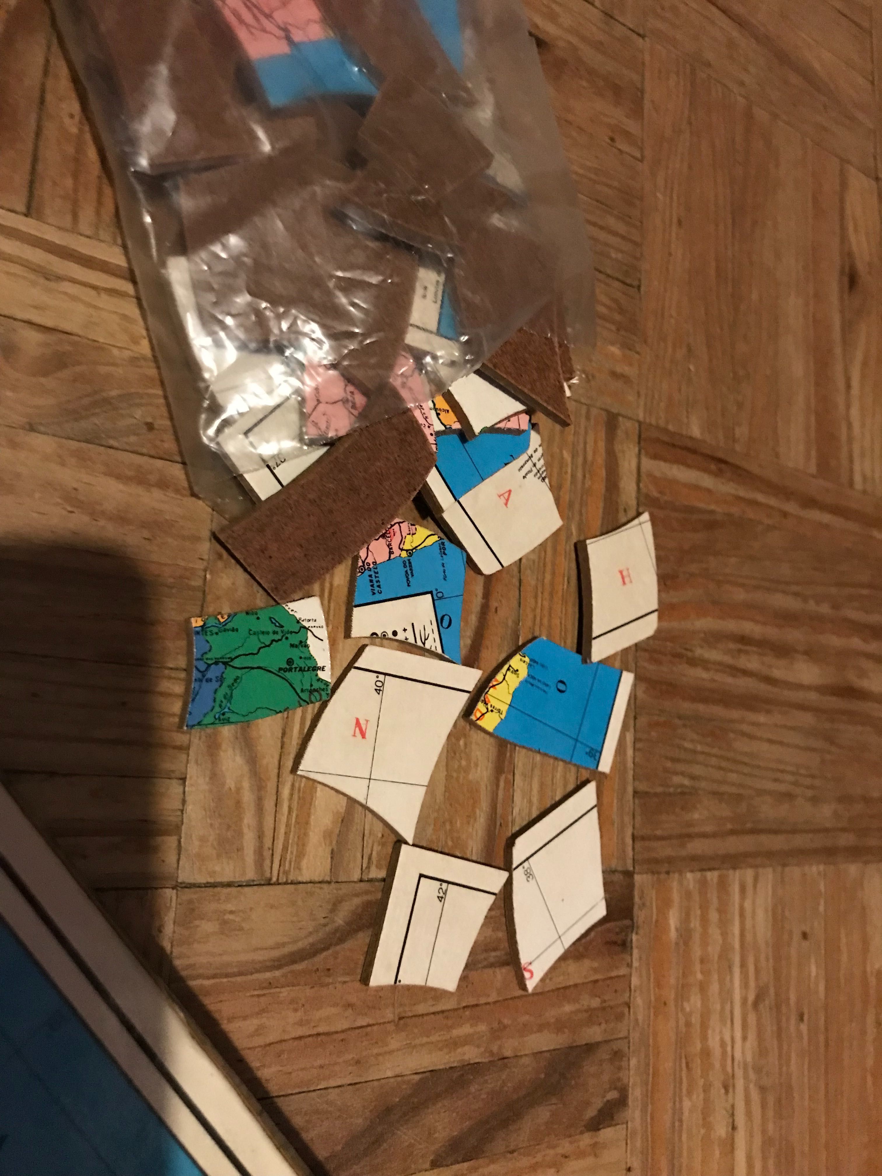 Puzzle 2 em 1 antigo em madeira