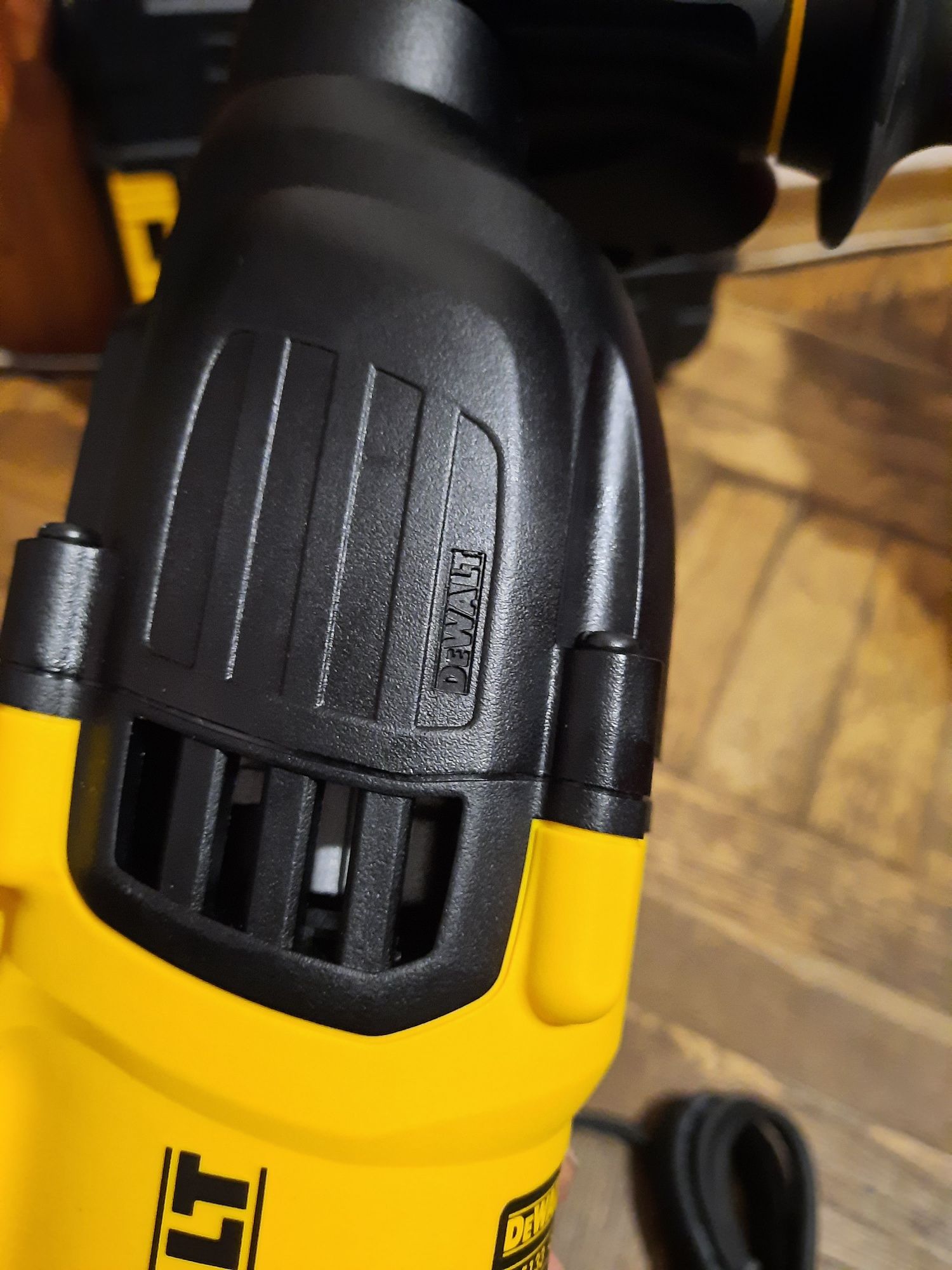 Абсолютно новий,оригінал!!Перфоратор DeWALT D25133-QS,800вт,2.8дж