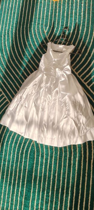 Biała sukienka dla dziewczynki