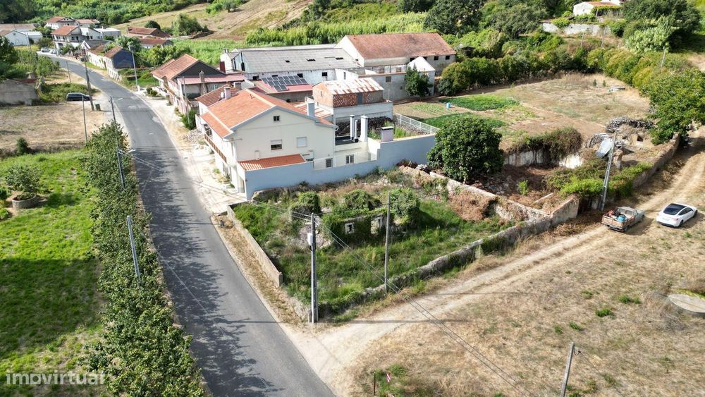 Moradia T2 para restauro em Ribeira do Marete, Vimeiro