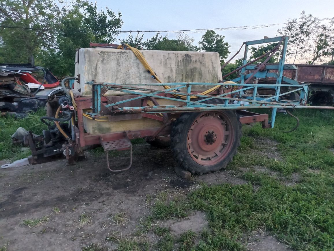 Оприскувач прицепний ОП 2000