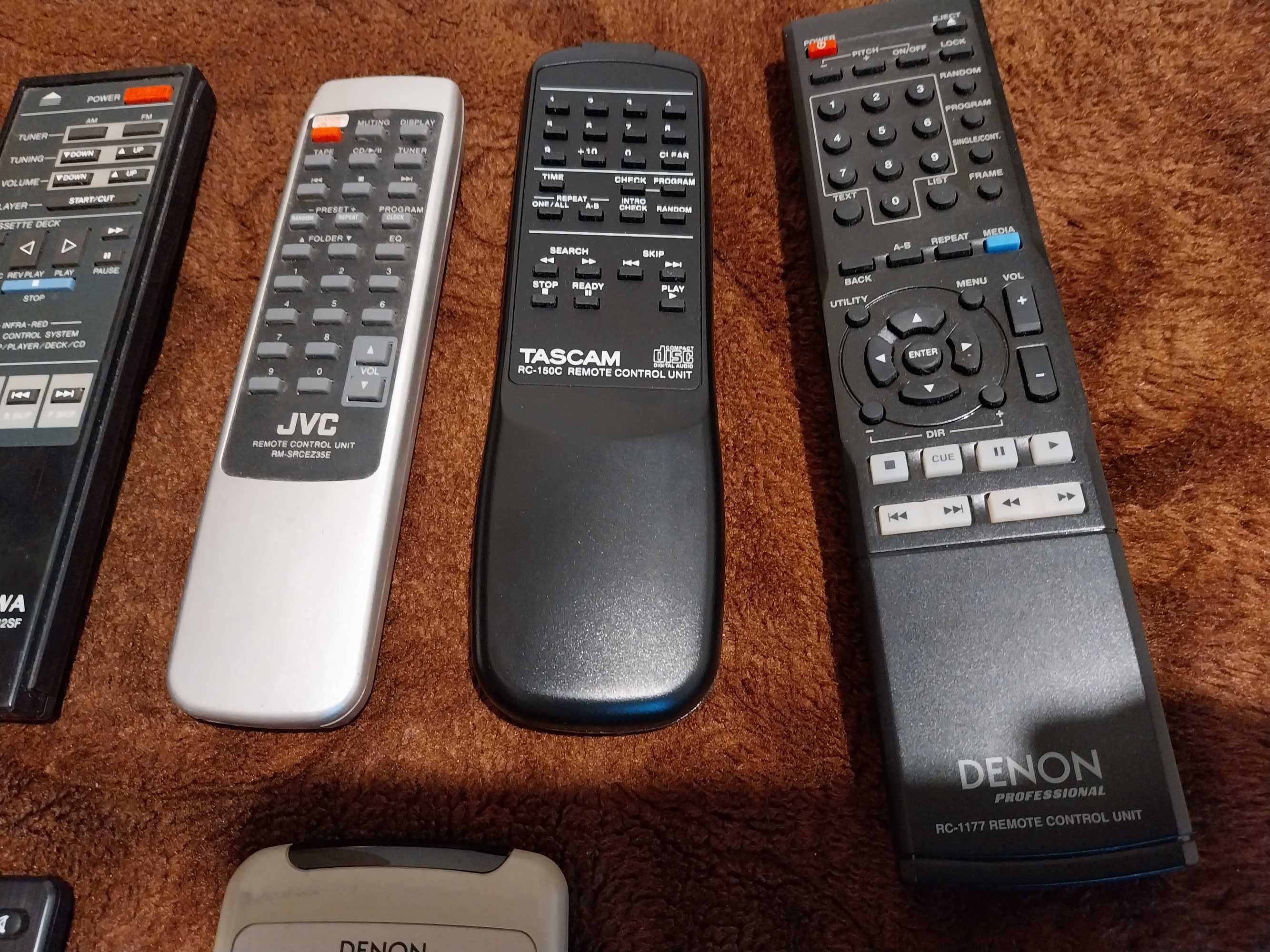 Piloty Audio Denon, Aiwa, JVC, Tascam itp.
