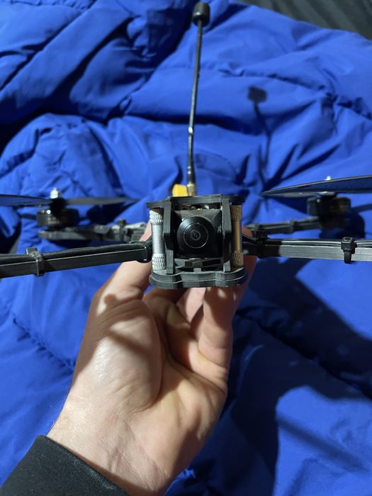 Дрон квадрокоптер