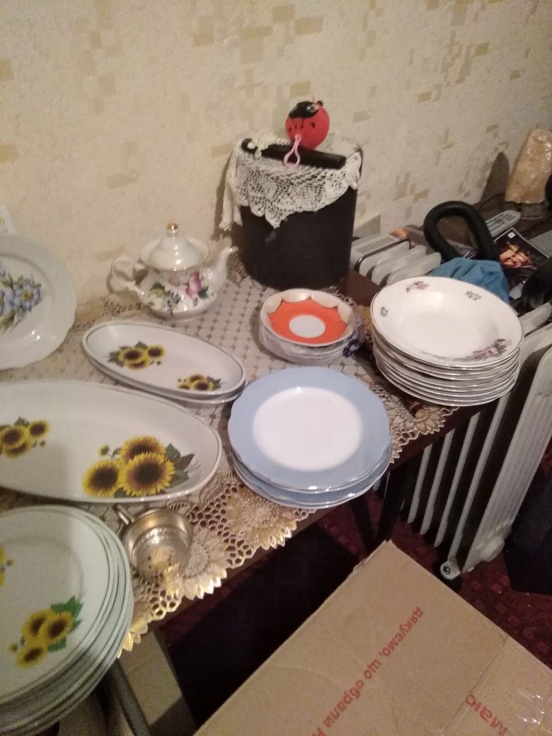 Посуда разная производство СССР. Тарелки глубокие 5 шт, десертные 5 шт