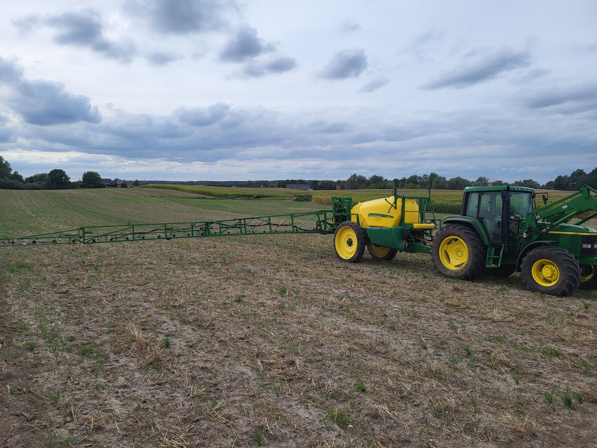 Opryskiwacz john deere 740 z roku 2013 gps brutto 4000 litrów 24m