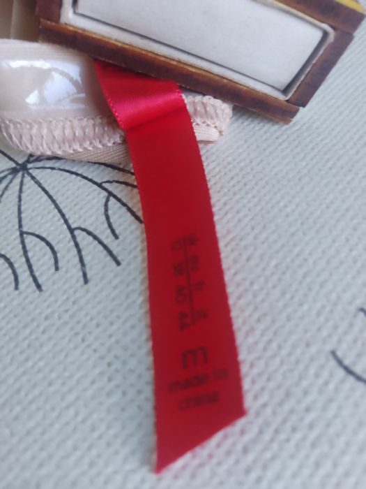 Утягивающее белье бежевое spanx m