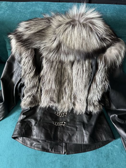 Шкіряна куртка з натуральним хутром песця, розмір L