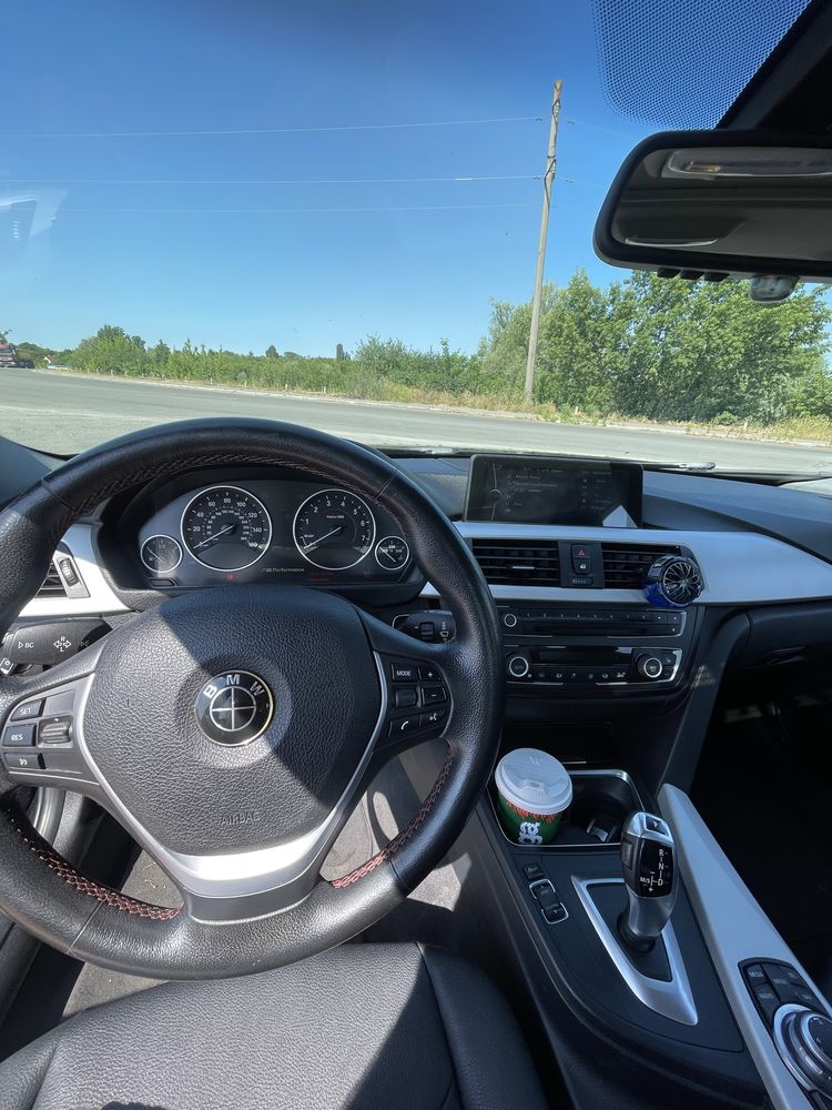 Терміново Bmw 328i x-drive f30