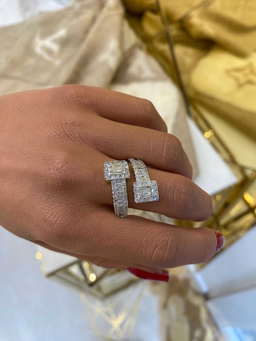 Pierścionek z diamentami naturalnymi bagiety 1.90 ct