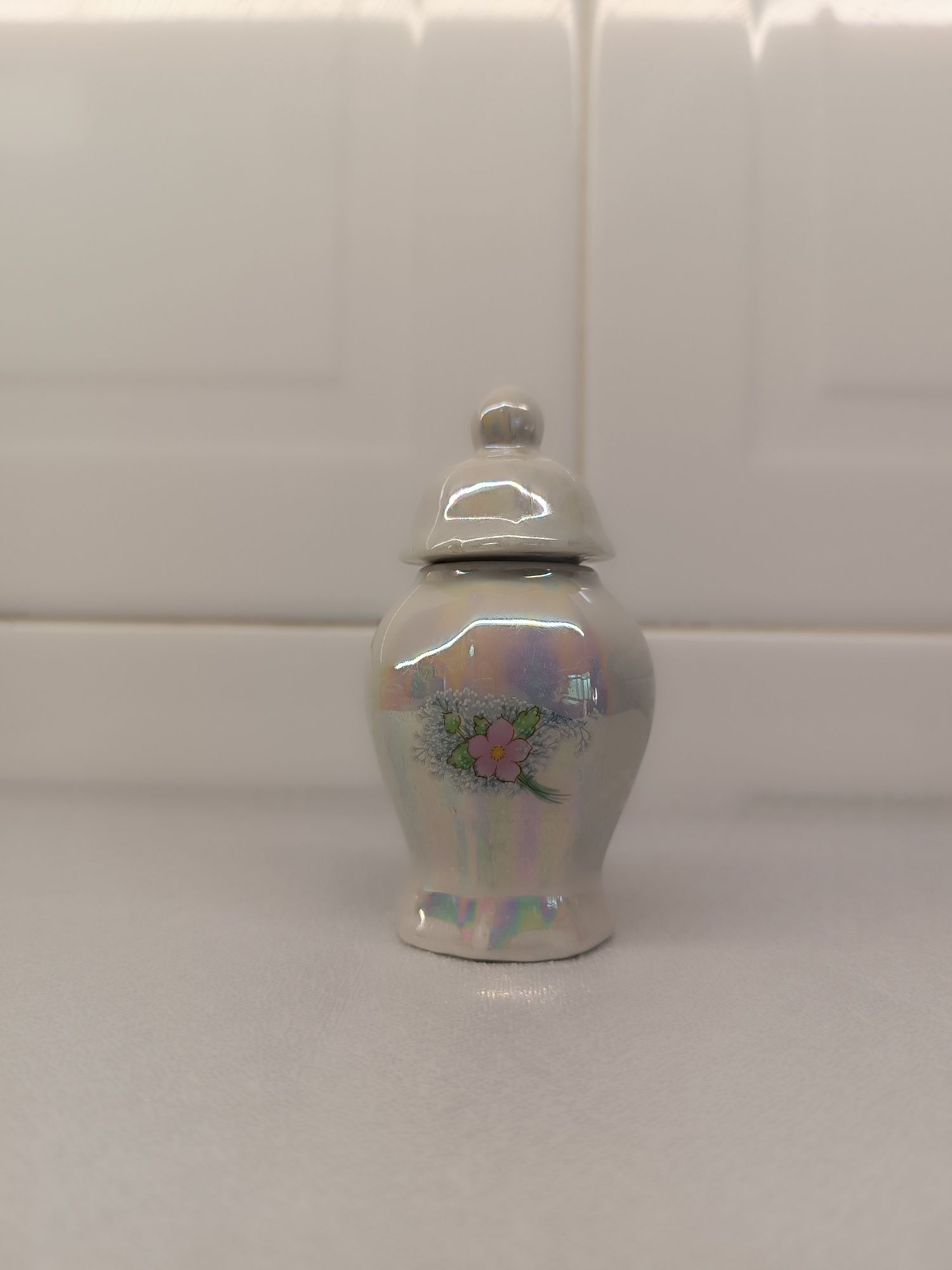 Mini Pote Porcelana com Tampa. 10 cm