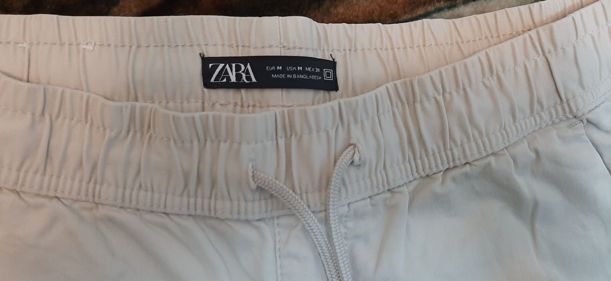 Calça bege da Zara nova.