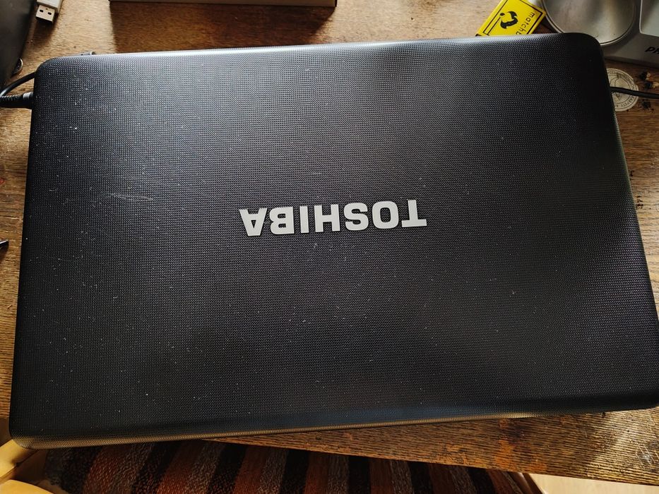 Laptop Toshiba 17" czarny