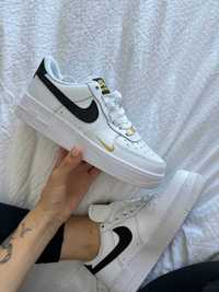 Жіночі кросівки Nike Air Force білий з чорним  NK030 ТОПЧИК