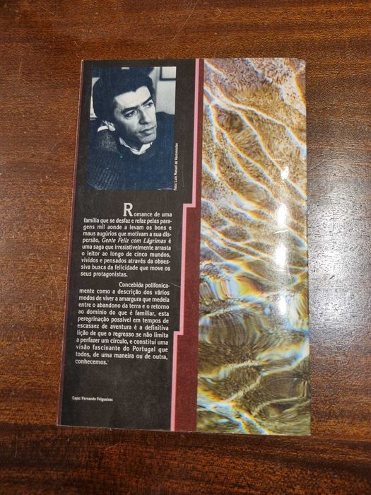 Vendo livro ""Gente feliz com lágrimas"