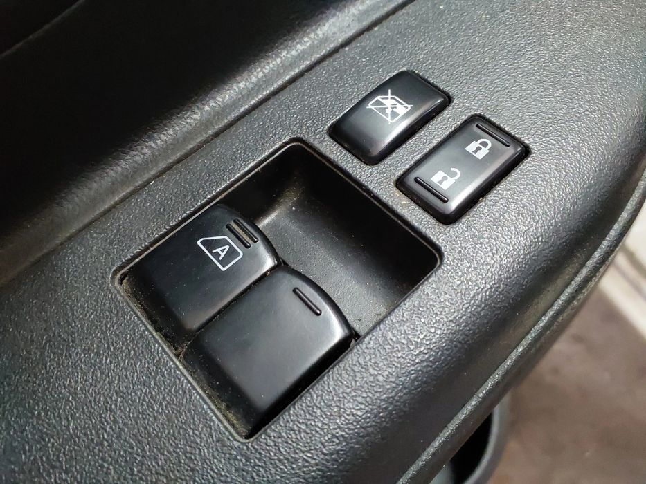 Comando / botão / interruptor vidros frente esquerdo NISSAN Micra IV (