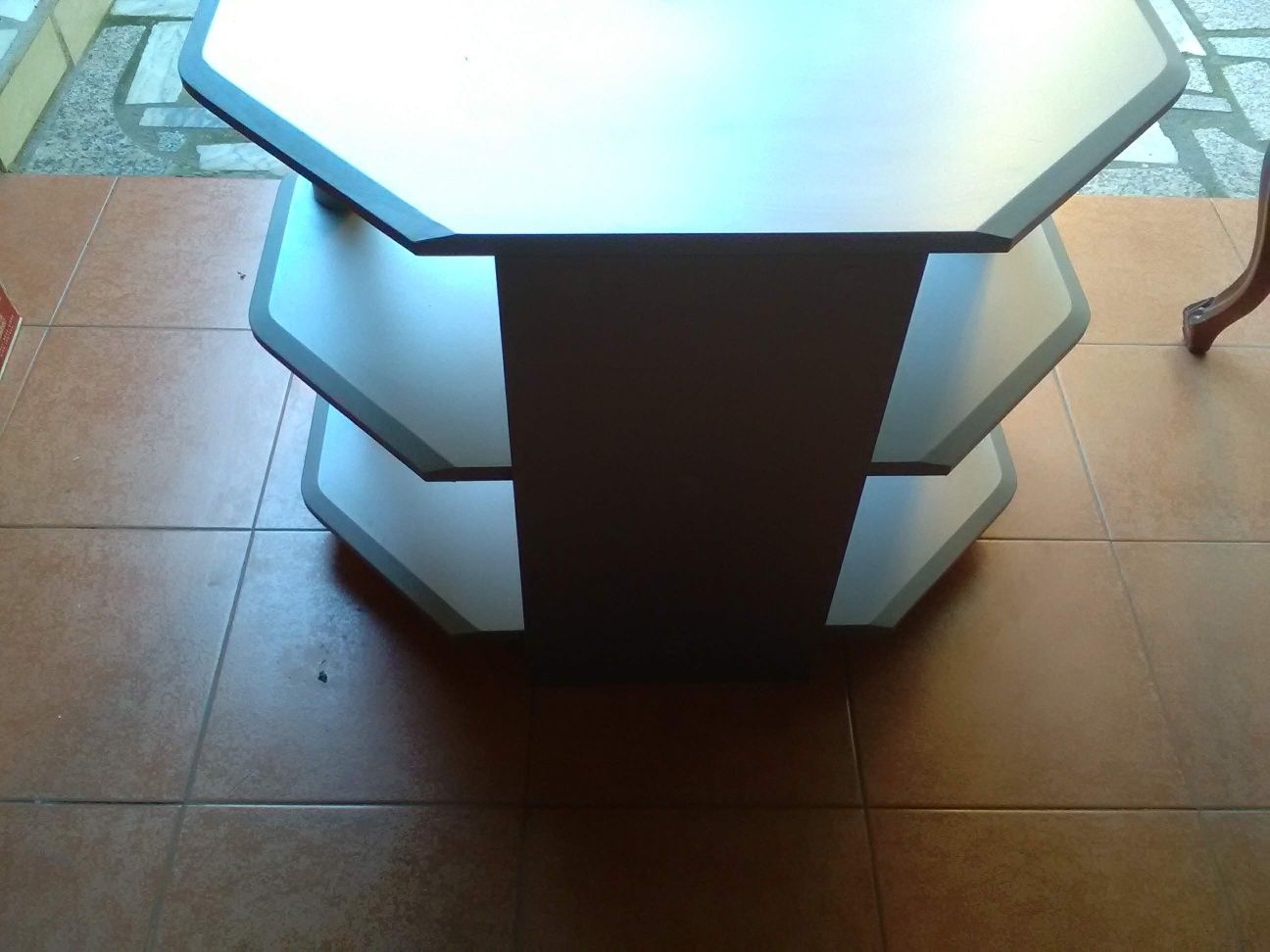 Mesa para televisão ou computador ou vídeo moderna