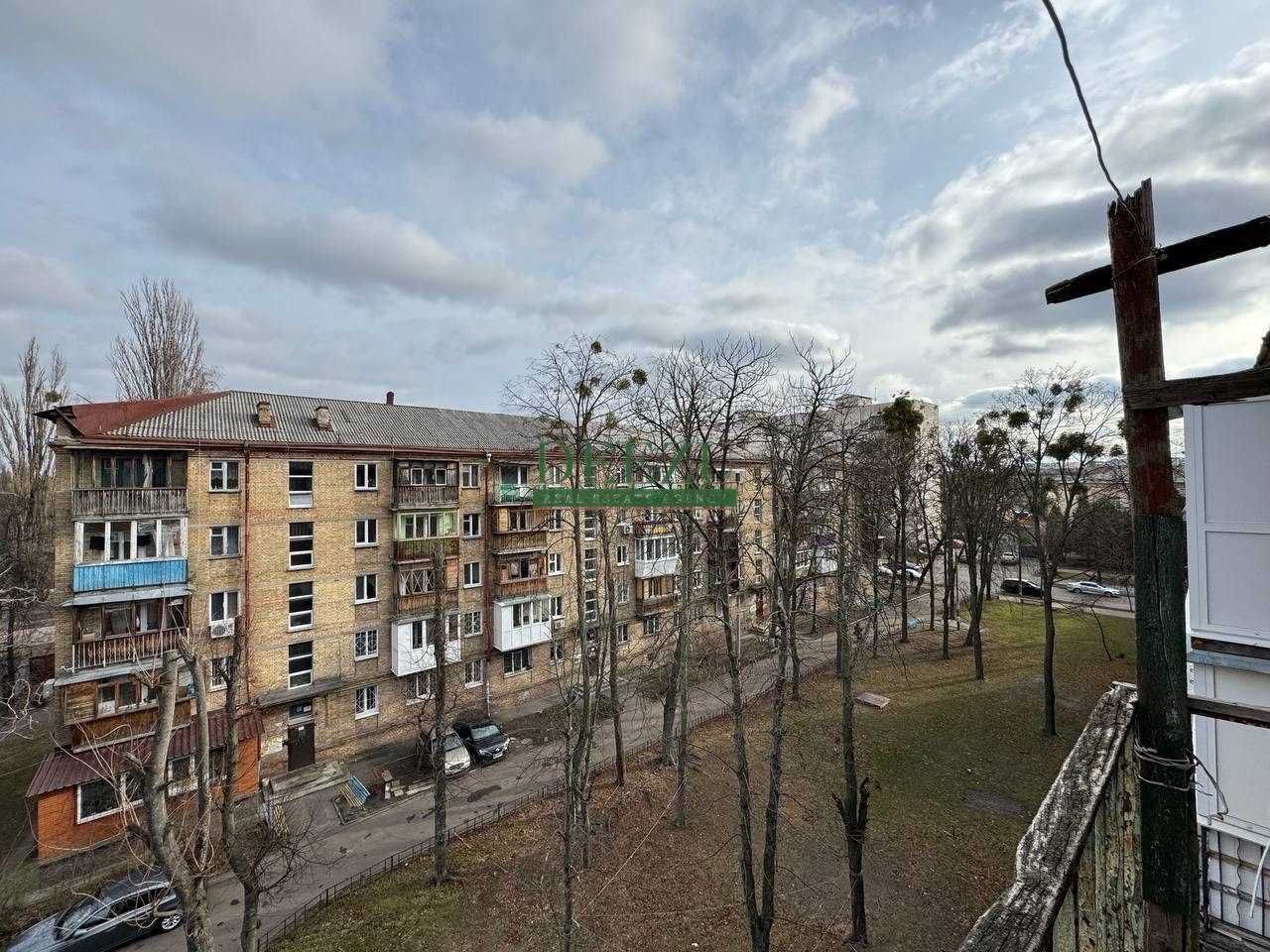 Продаж 2к квартири Салютна, 11