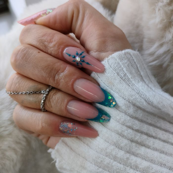 Paznokcie. Manicure i pedicure hybrydowy i żelowe