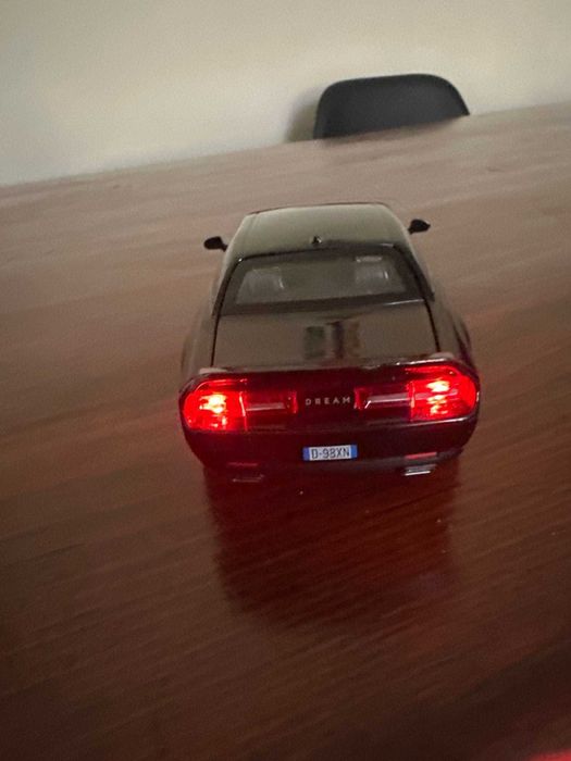 Miniatura Carro Dodge Challenger SRT Hellcat Preto - Réplica Detalhada