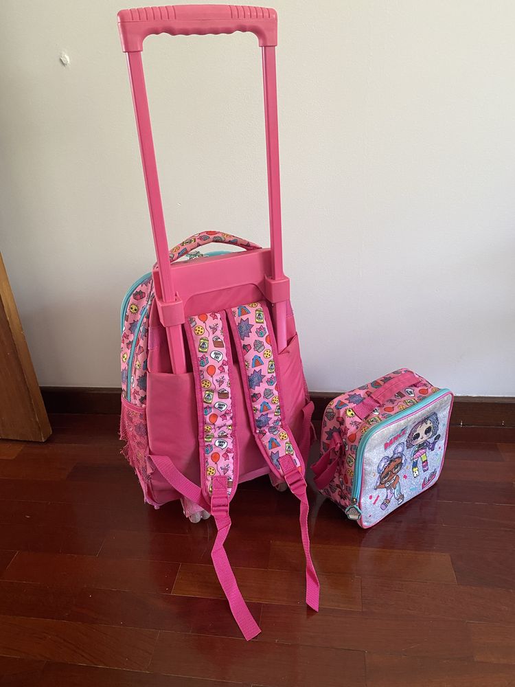 Mochila escolar LOL com rodinhas + lancheira