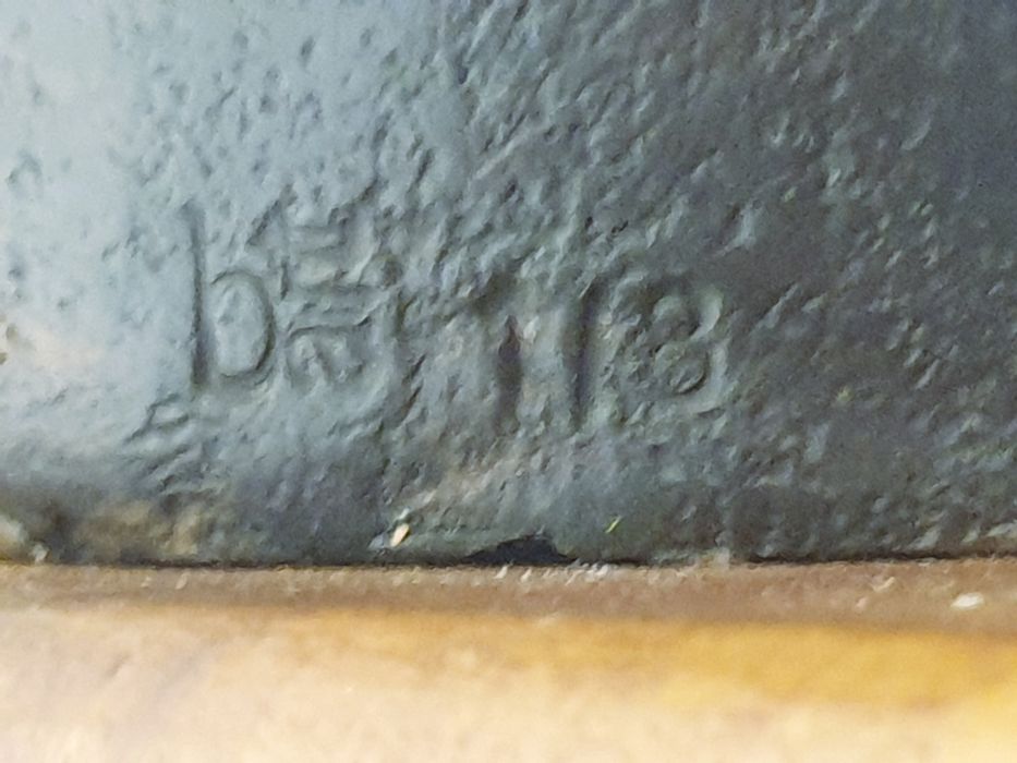 Magnifica escultura de um pinguim em bronze assinada