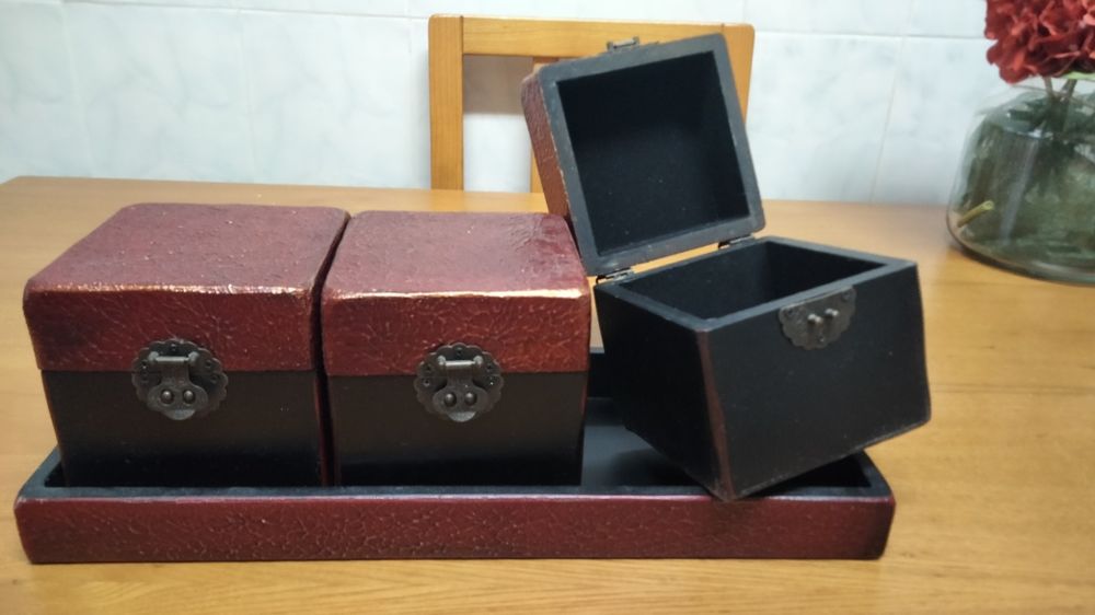 Caixas decorativas em madeira