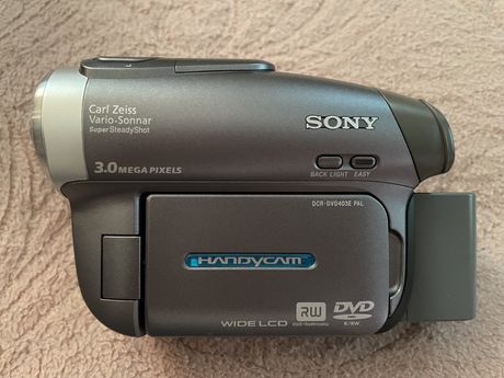 Видеокамера SONY DCR-DVD403E (с возможностью съемки в полной темноте)