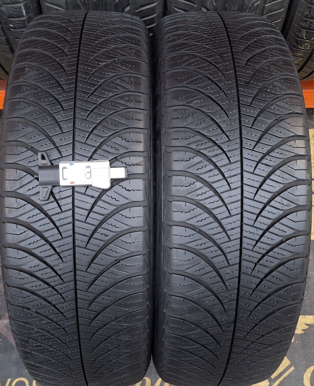 Opony  195 55 R 20 95H Goodyear Vektor4Seasons