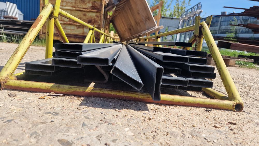 Profile 80x20×2 ocynk + lakie 7016