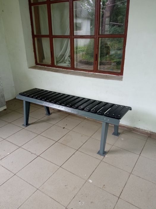 Продам лавочку у двір