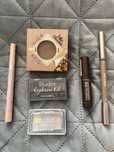 Zestaw kosmetyków bronzer produkty do brwi