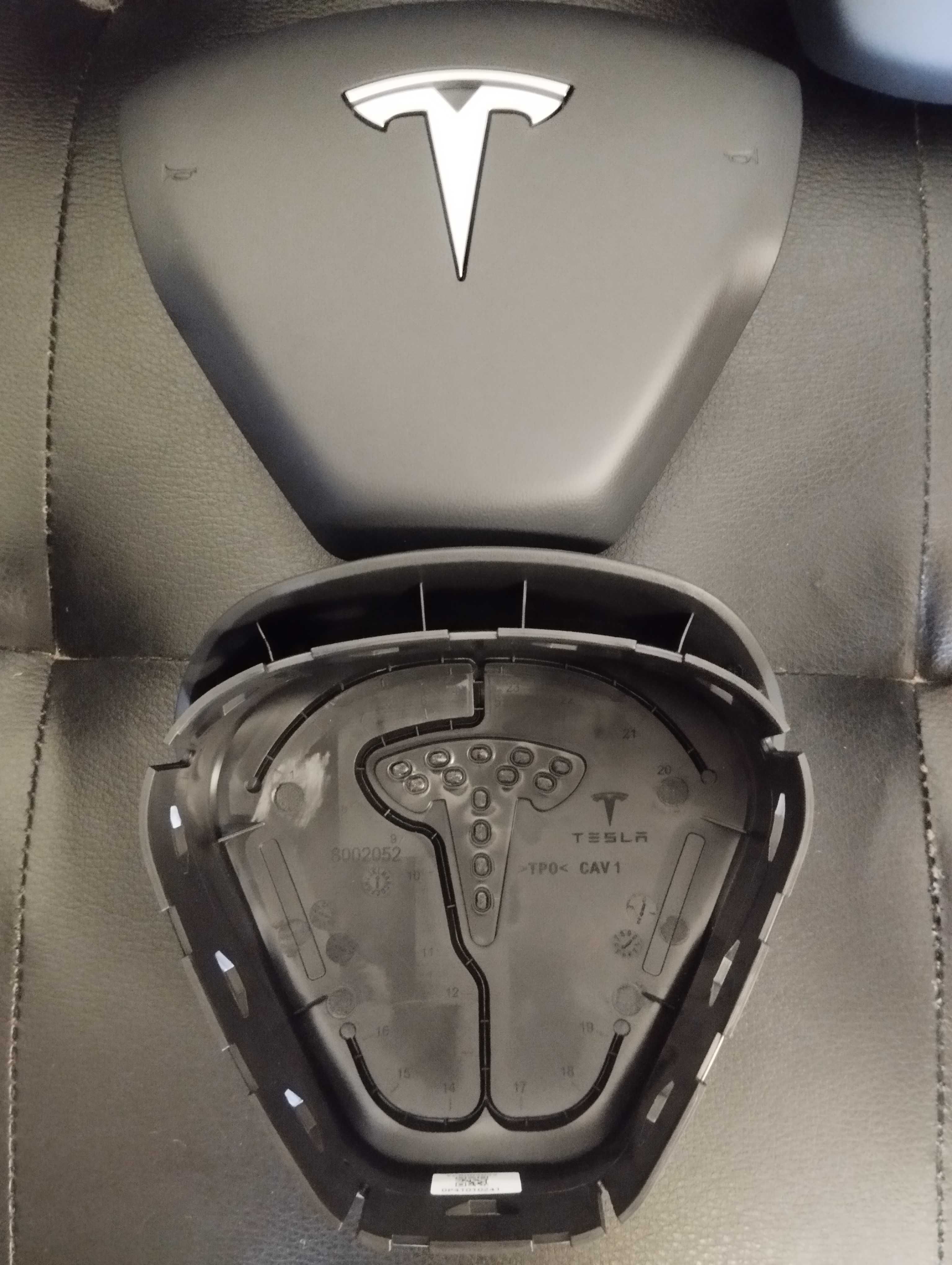 Заглушка накладка подушки  руля Airbag Tesla M3 MY