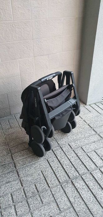 Carrinho Recaro Easylife Elite Graphite com cobertura para a chuva