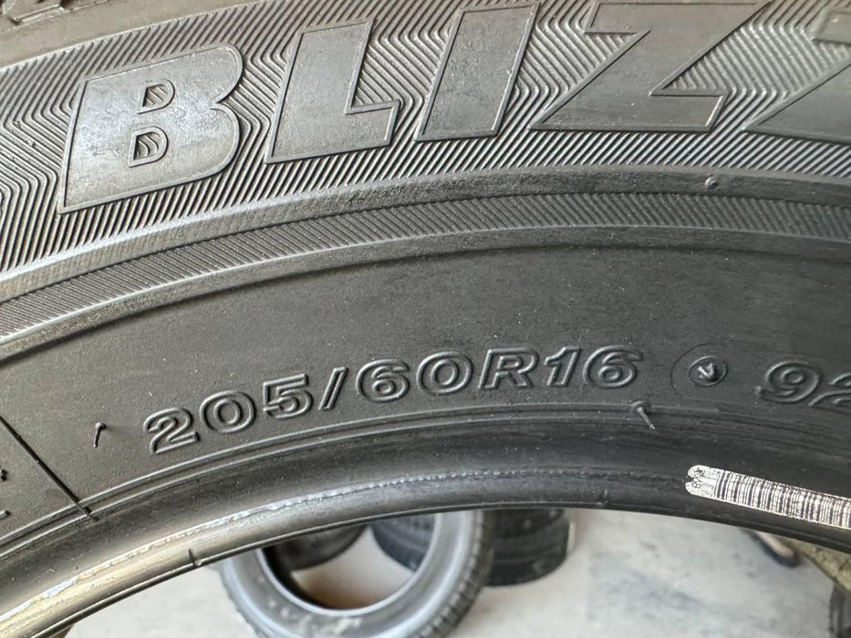 205/60 r16 bridgestone blizzak revo gz 8mm шини бу зима