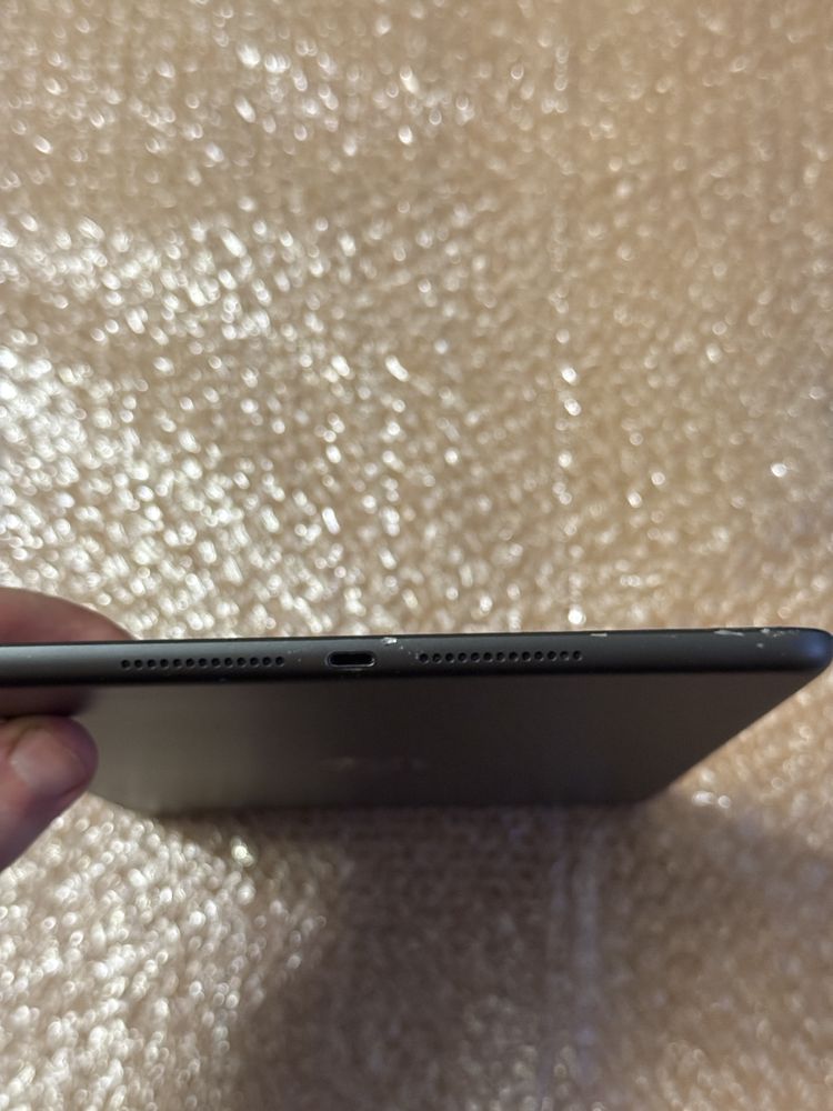 Apple Ipad 8 gen 128gb 4g lte icloud lock в хорошому стані A2428