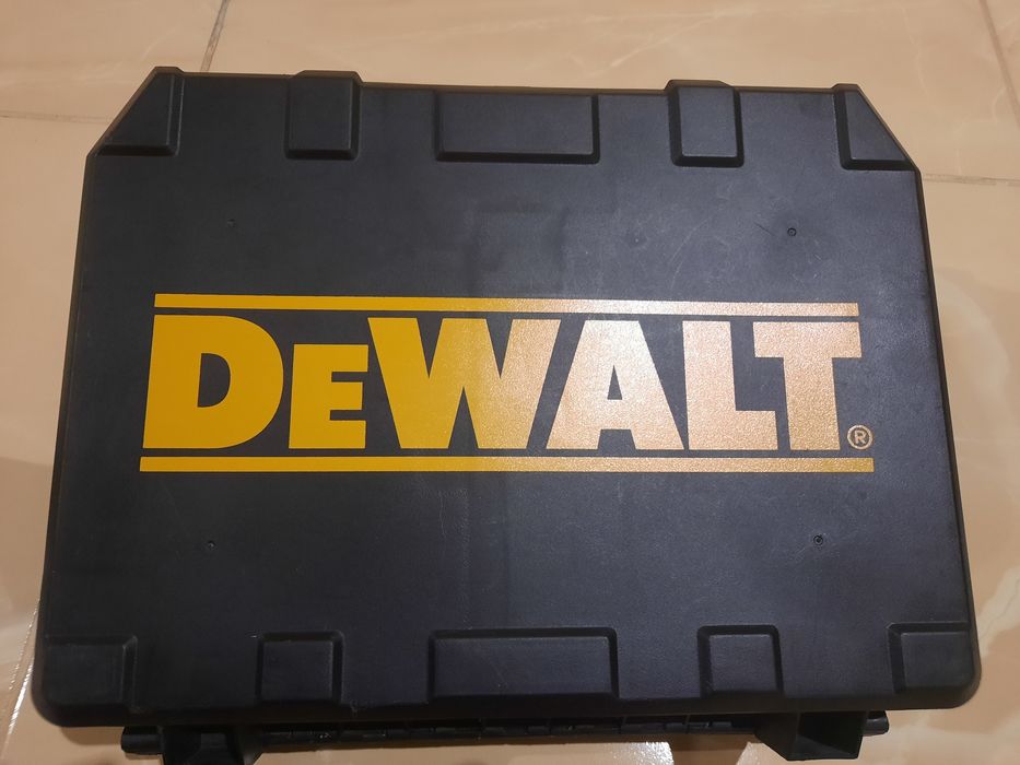 Шуроповерт Dewalt
