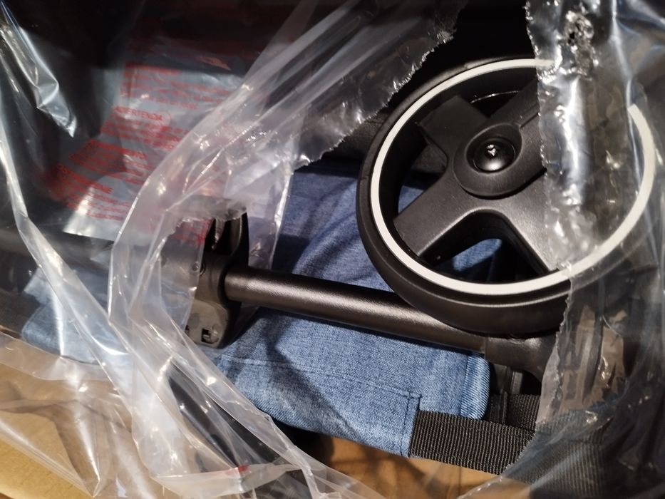 Składany wózek dziecięcy z obrotowym siedziskiem