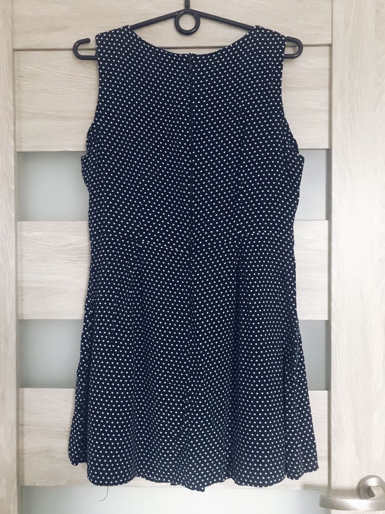 Granatowa sukienka w groszki Armani Exchange