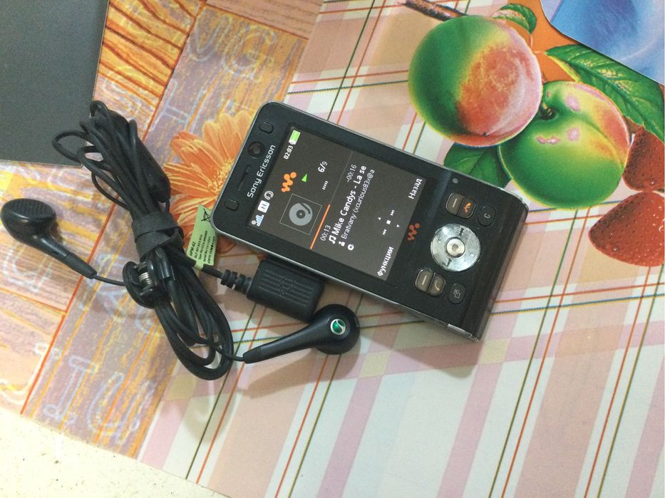Сони-Эриксон W910i телефон.