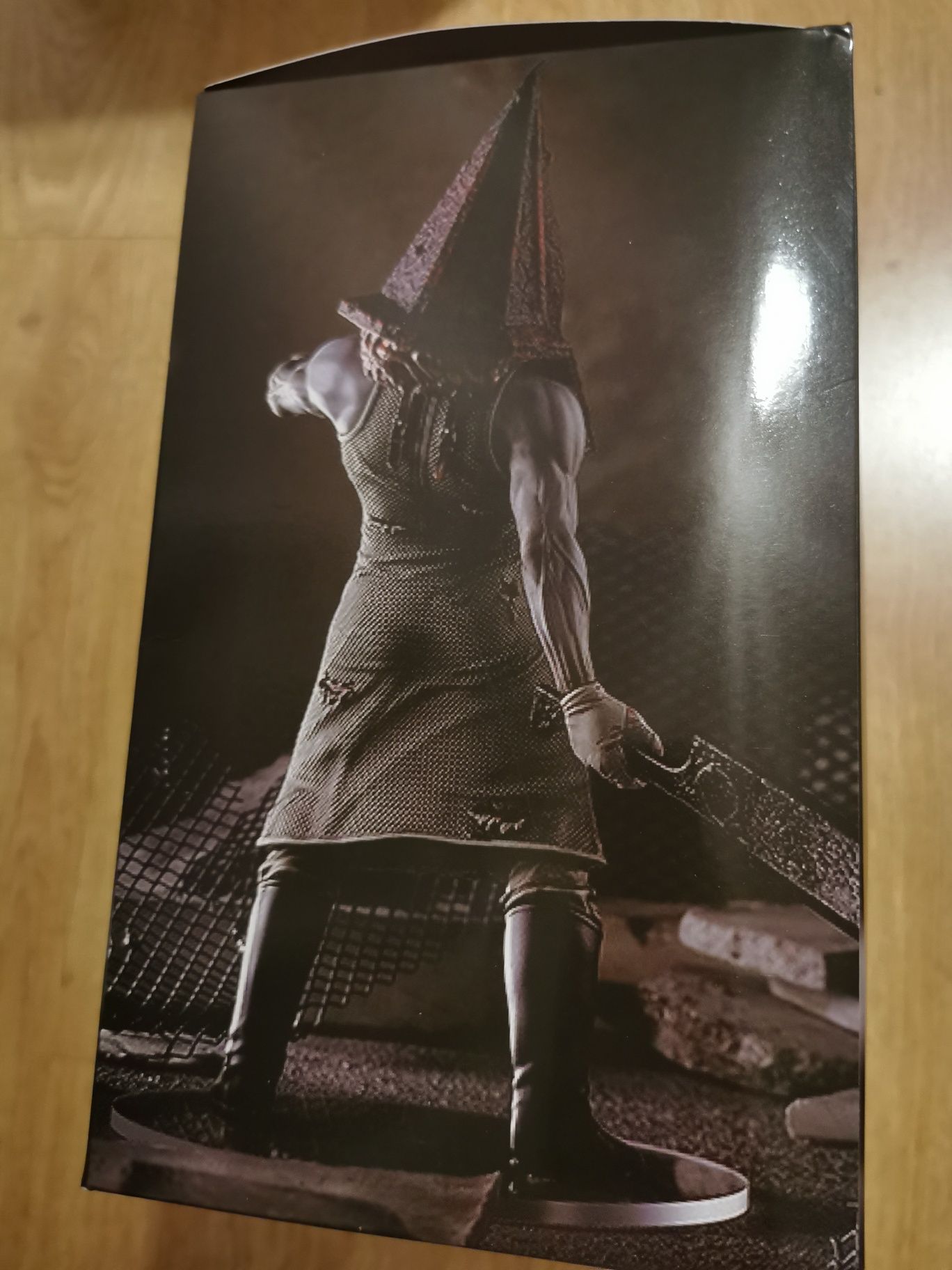 Figura red pyramid thing sillent hill