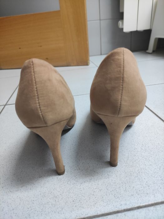 Sapatos, usados uma vez, tamanho 38