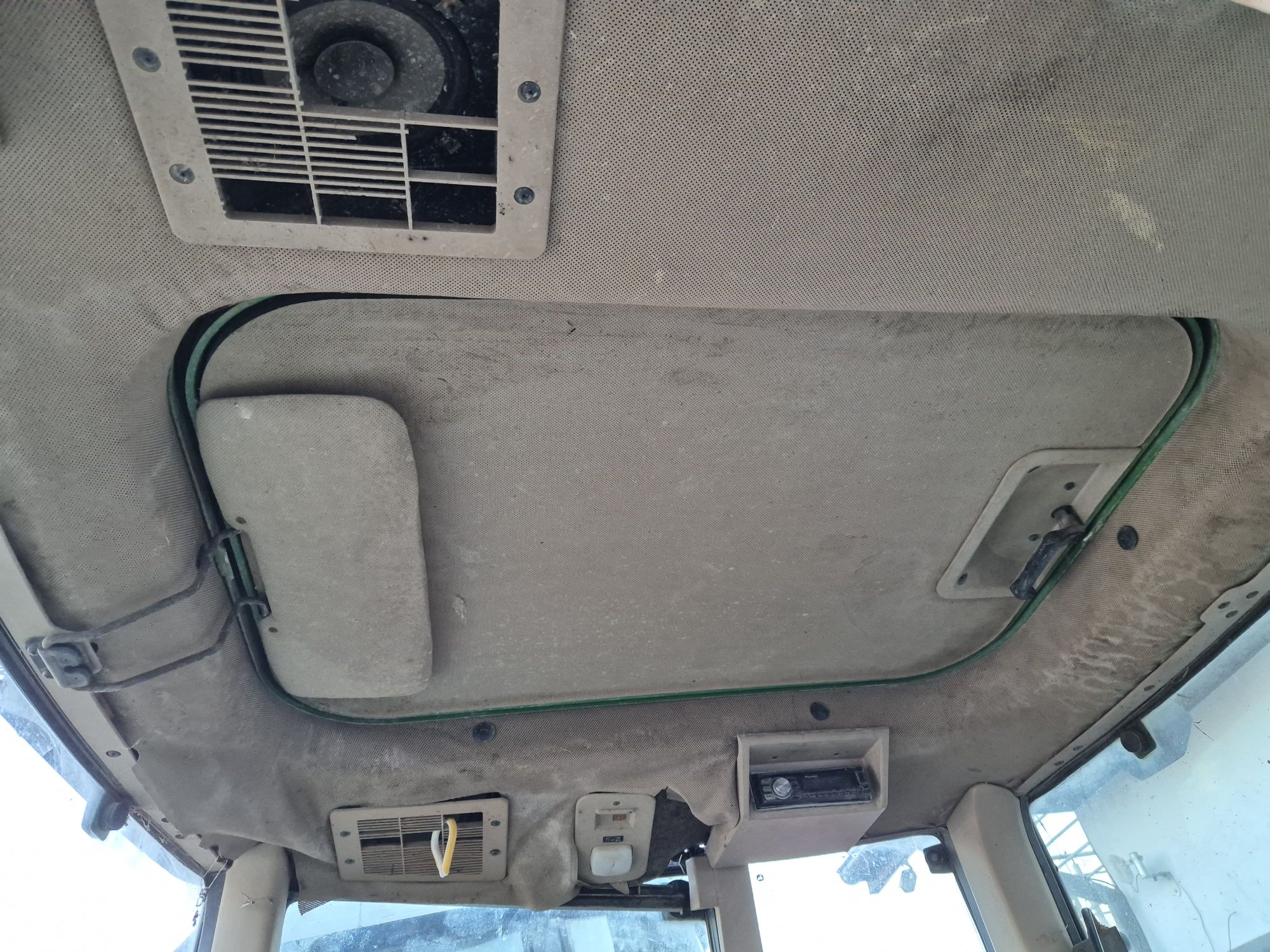 John deere 6110 . Uszkodzony.  Dla majsterkowicza.  Jeżdżący.