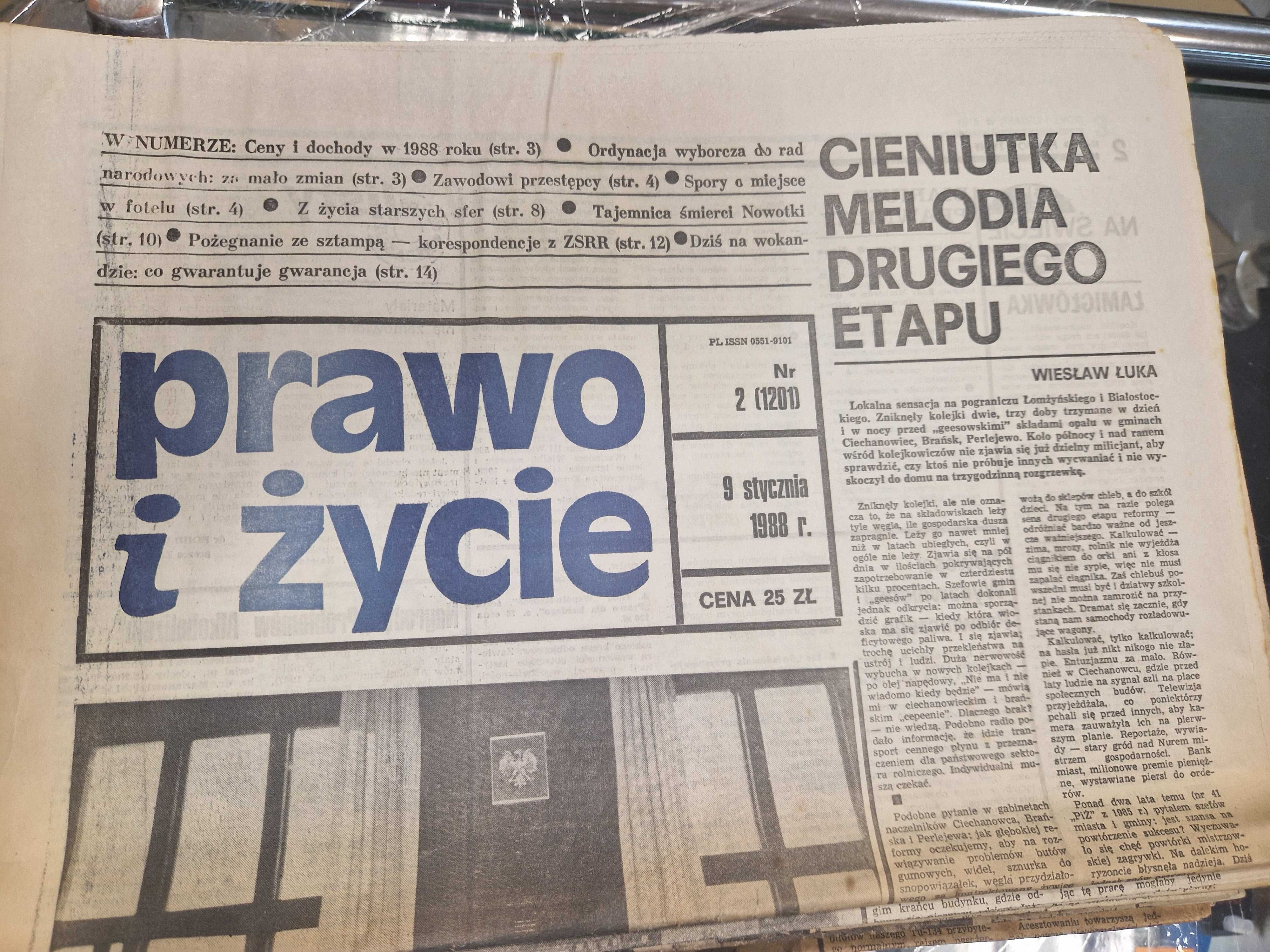 Gazety PRL tygodnik "Prawo i życie" rok 1988 44 sztuki