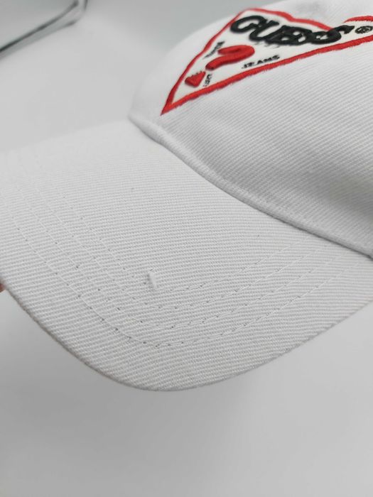 Nowa czapka GUESS biała czerwona logo