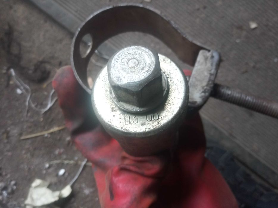 сЪёмники поршневых пальцев и чего то ещёё