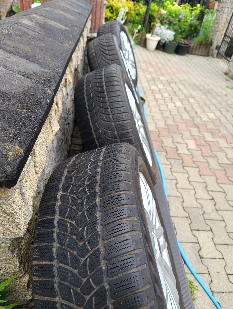 Opony z felgami. Wymiary na zdjęciach.