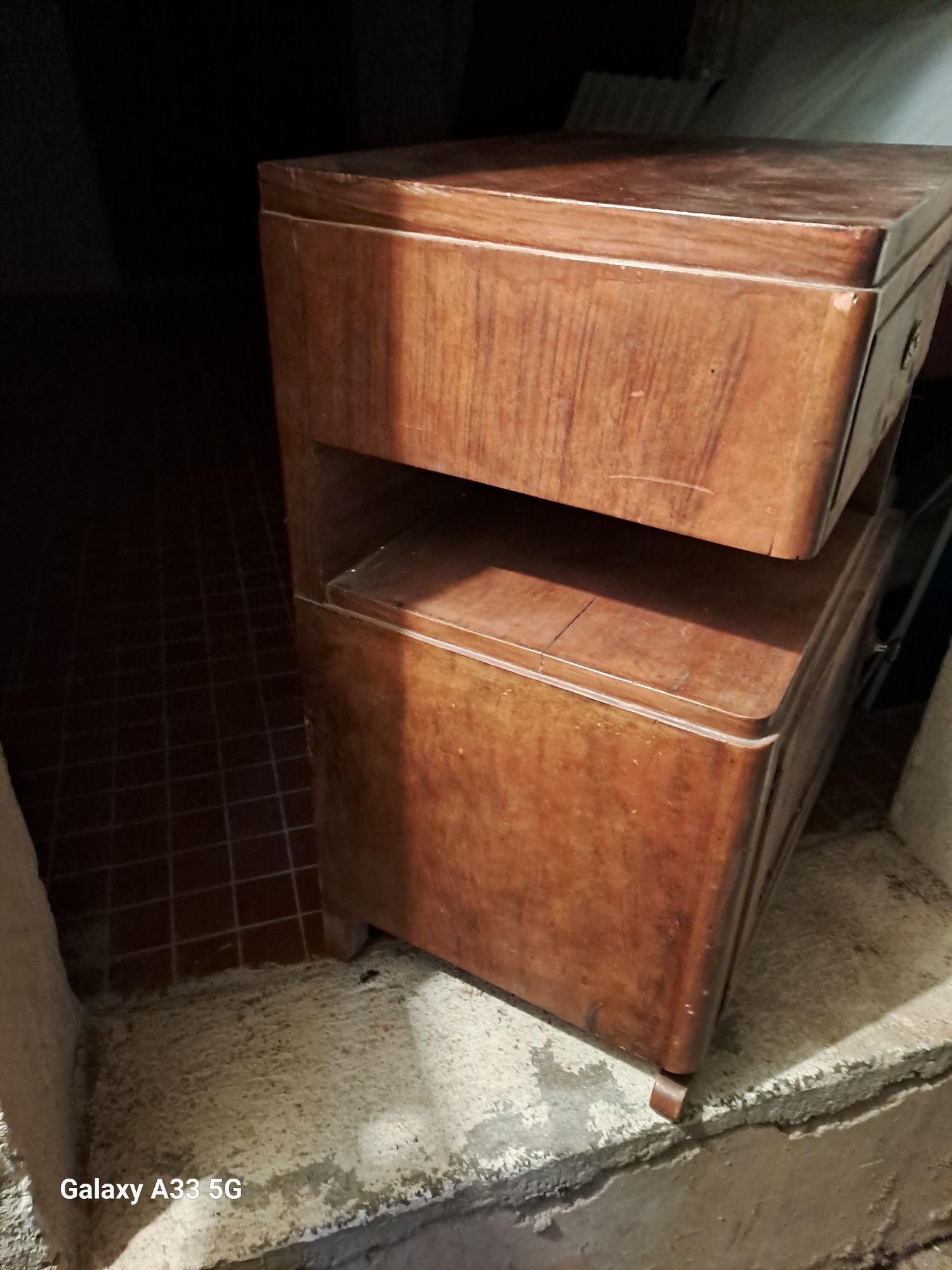 Mesa de cabeceira muigo antiga