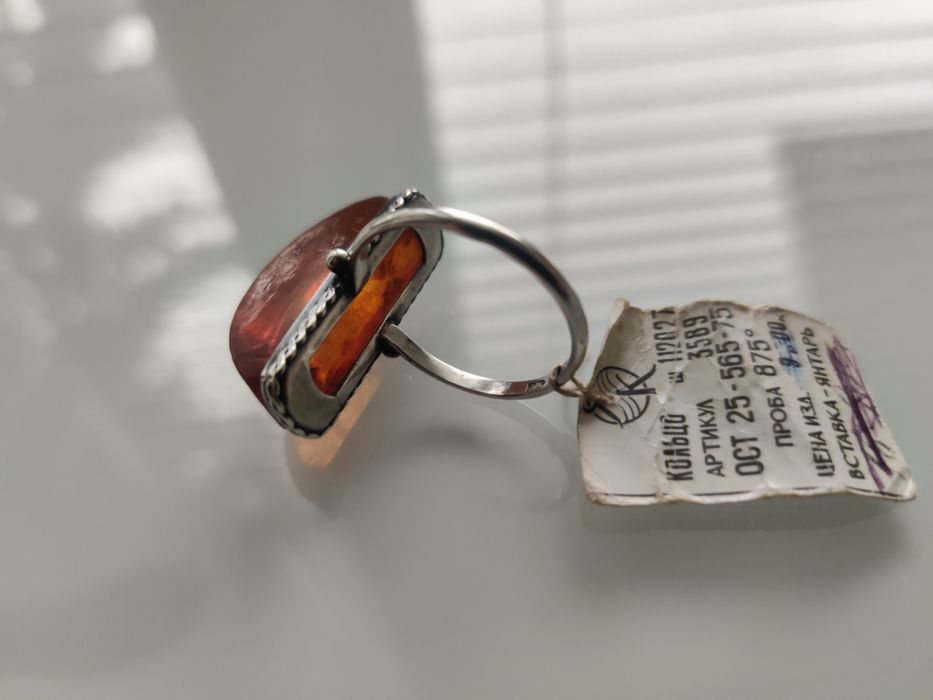 Новое кольцо перстень янтарь серебро СССР 19,5