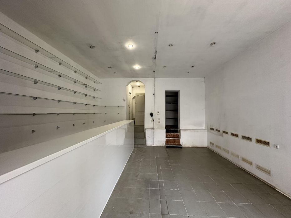 Власник приміщення 42.7м² фасад центр вул. Левка Лук'яненка 3/27